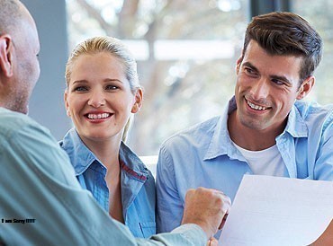 Professionals learning with an advisor
